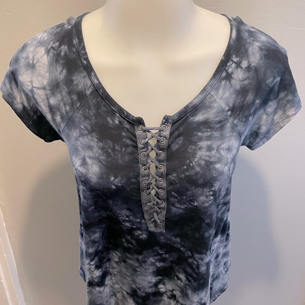SUPER SOFT blue TIE DIE w/ detailing in front